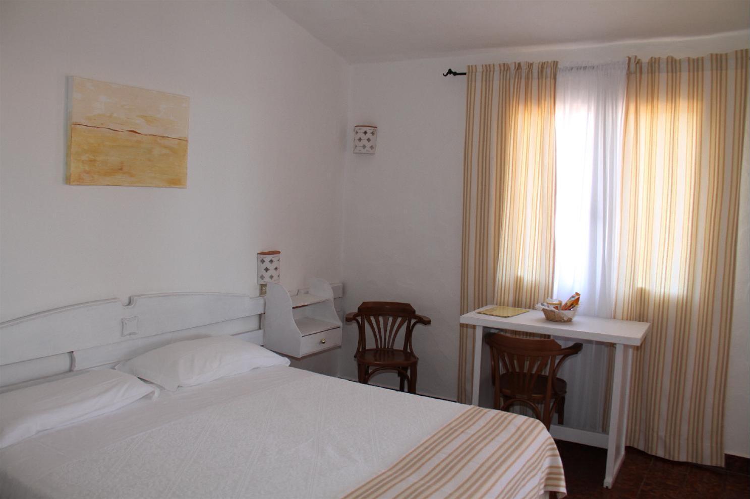 Hotel Tre Botti Baja Sardinia Exterior photo